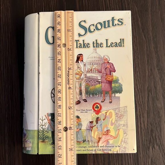 Vintage Girl Scout Take the Lead Tin Box Shaped Like a book Collectable HTF rare - Picture 6 of 15